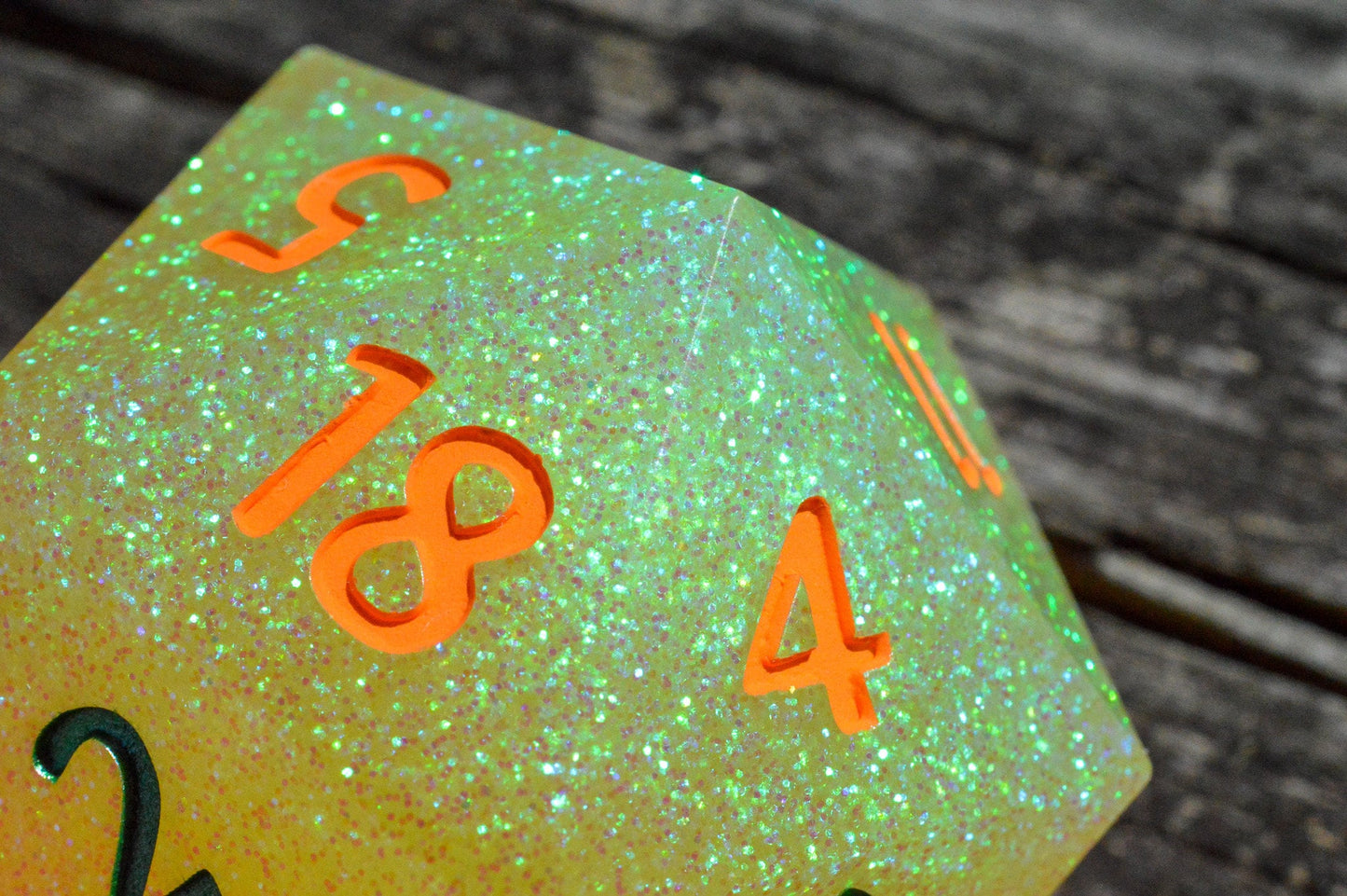 Glittering Pineapple, 40mm D20-Resin Tabletop RPG Dice